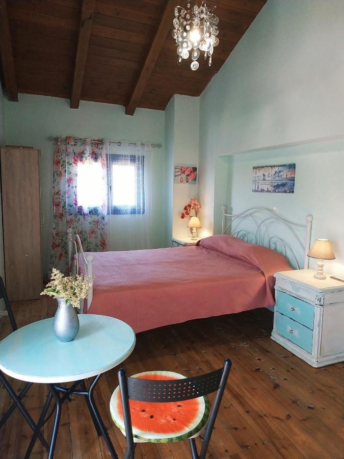 Maria Guesthouse アリヴェリ エクステリア 写真