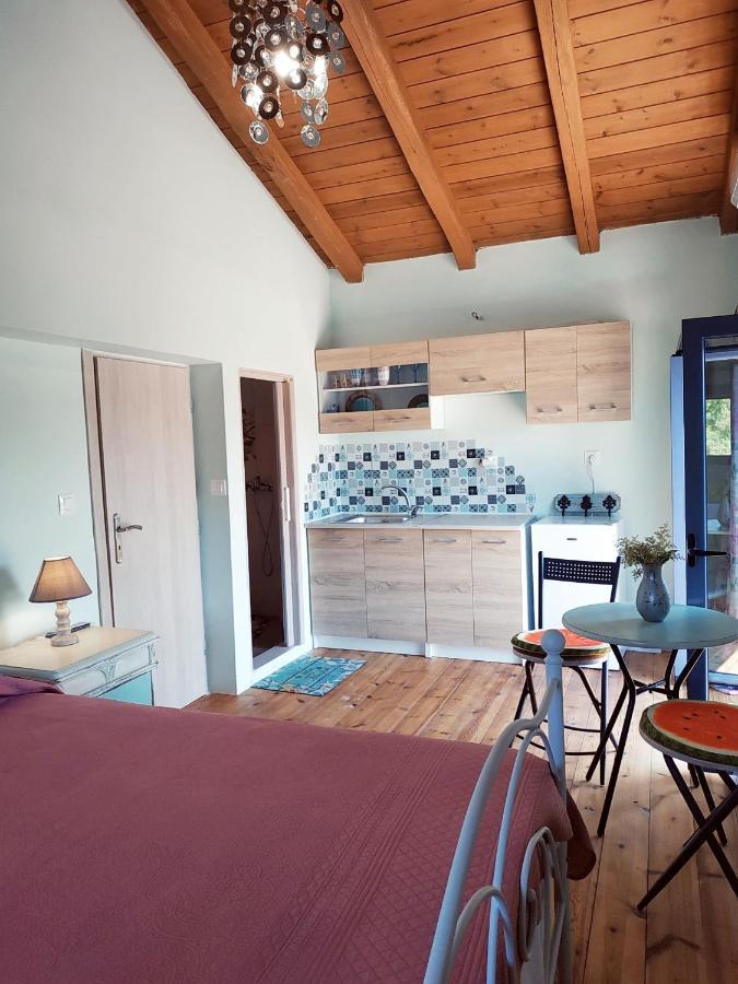 Maria Guesthouse アリヴェリ エクステリア 写真
